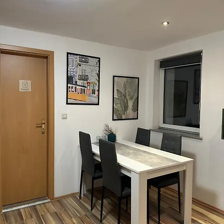 Flaming House 2 Apartament